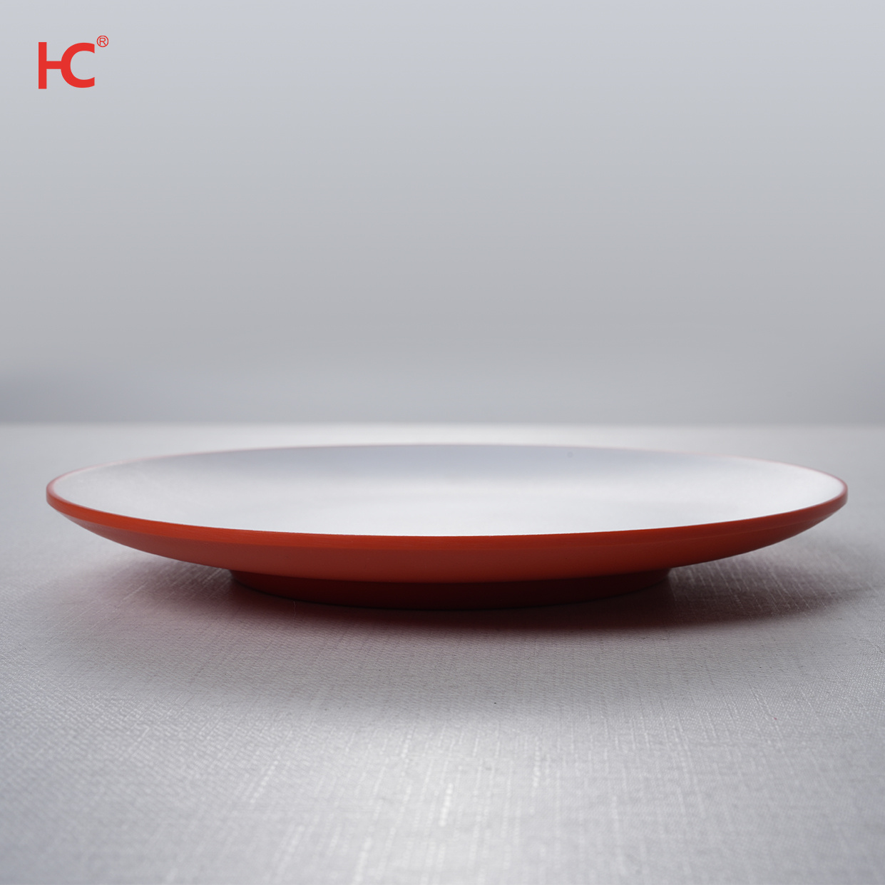 Hucheng factory 100% Contemporary Design Bone Red Melamine Dishes round Plates Sustainable and Pigmented Technique