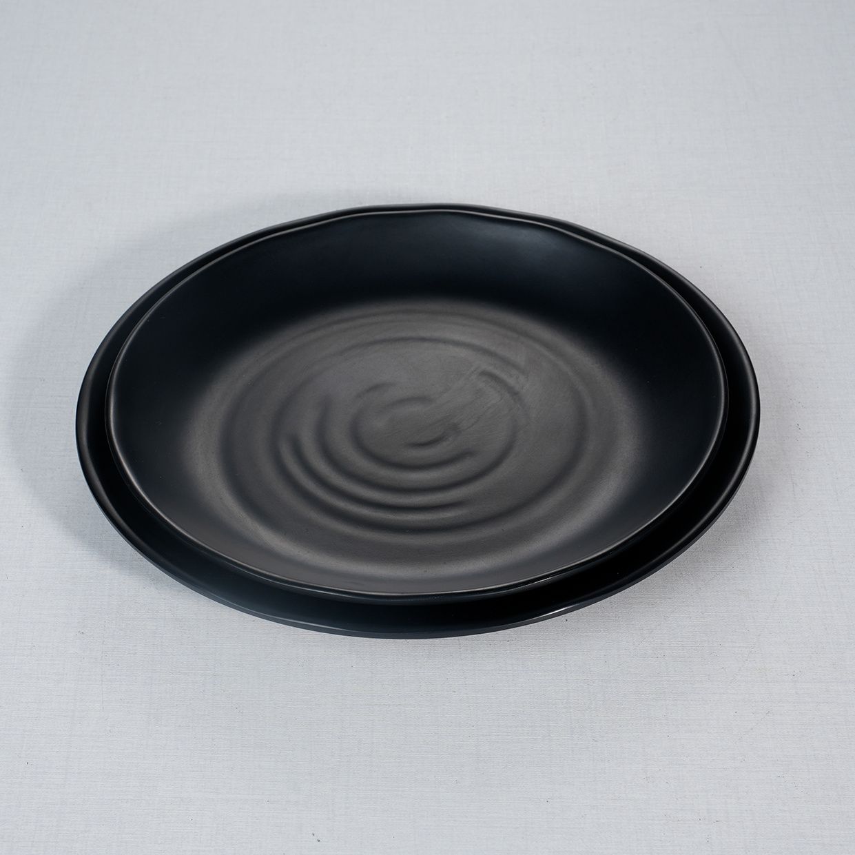 Japanese Style round Black Melamine Dinner Plate MS098 Eco-Friendly Notched Design Factory Wholesale Plastic Dinner Dishes