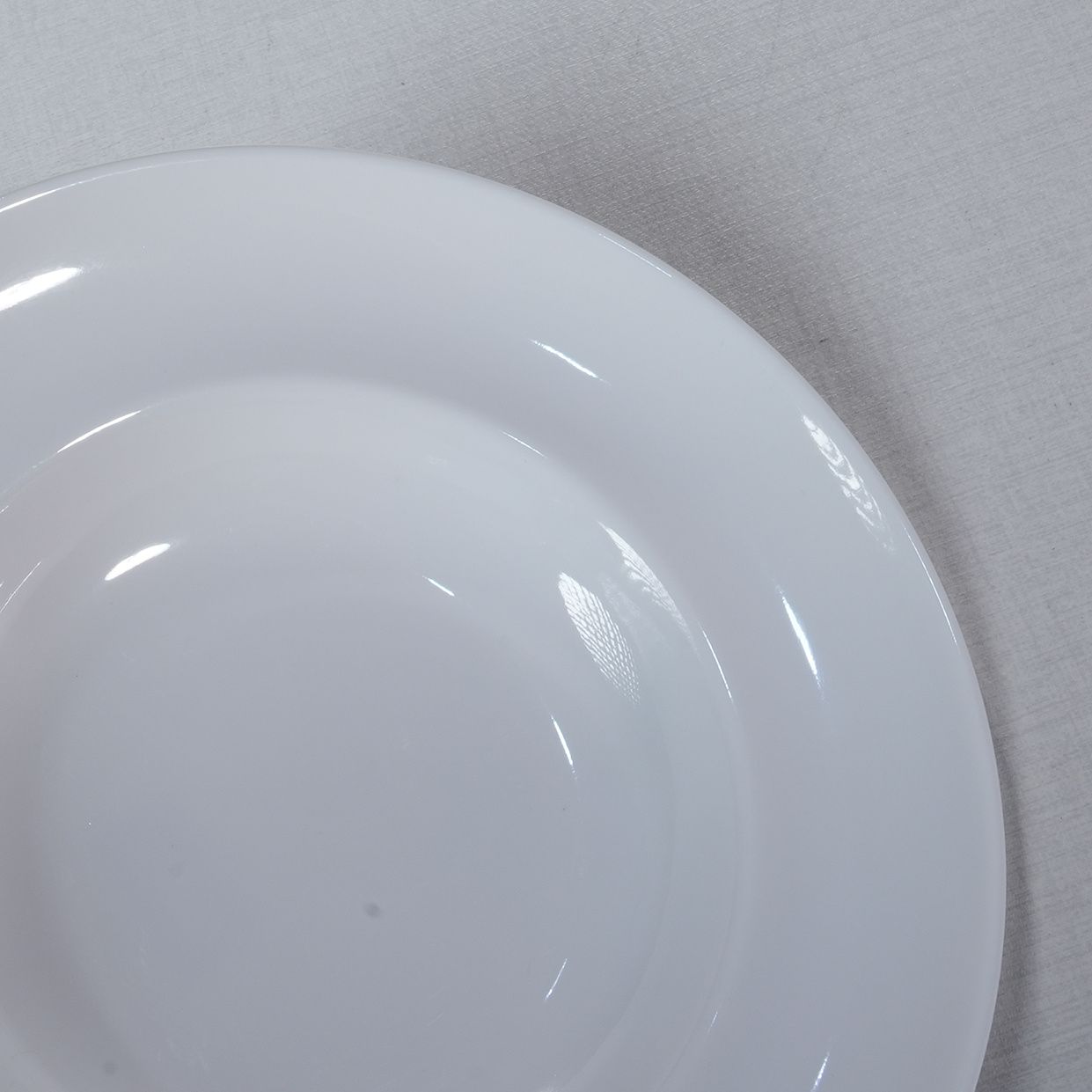 21018 Classic round Unbreakable Dinnerware Plate 100% Melamine Deep Soup Bowl Sustainable Stocked White Plastic Dish Parties