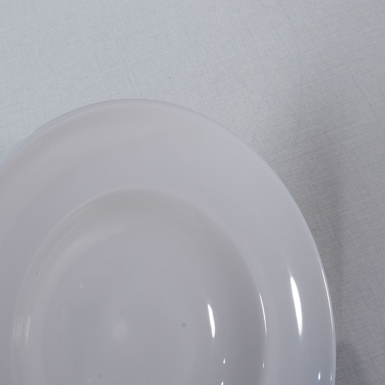 21018 Classic round Unbreakable Dinnerware Plate 100% Melamine Deep Soup Bowl Sustainable Stocked White Plastic Dish Parties